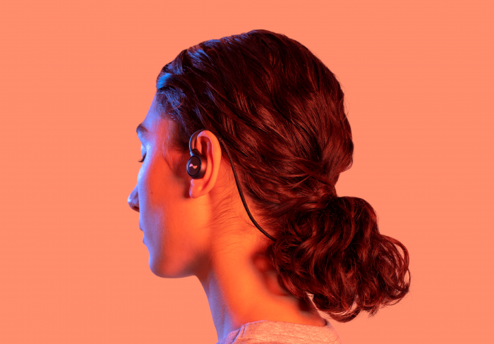 Das Band des Nuraloop wird im Nacken getragen. (Bild: Nura)